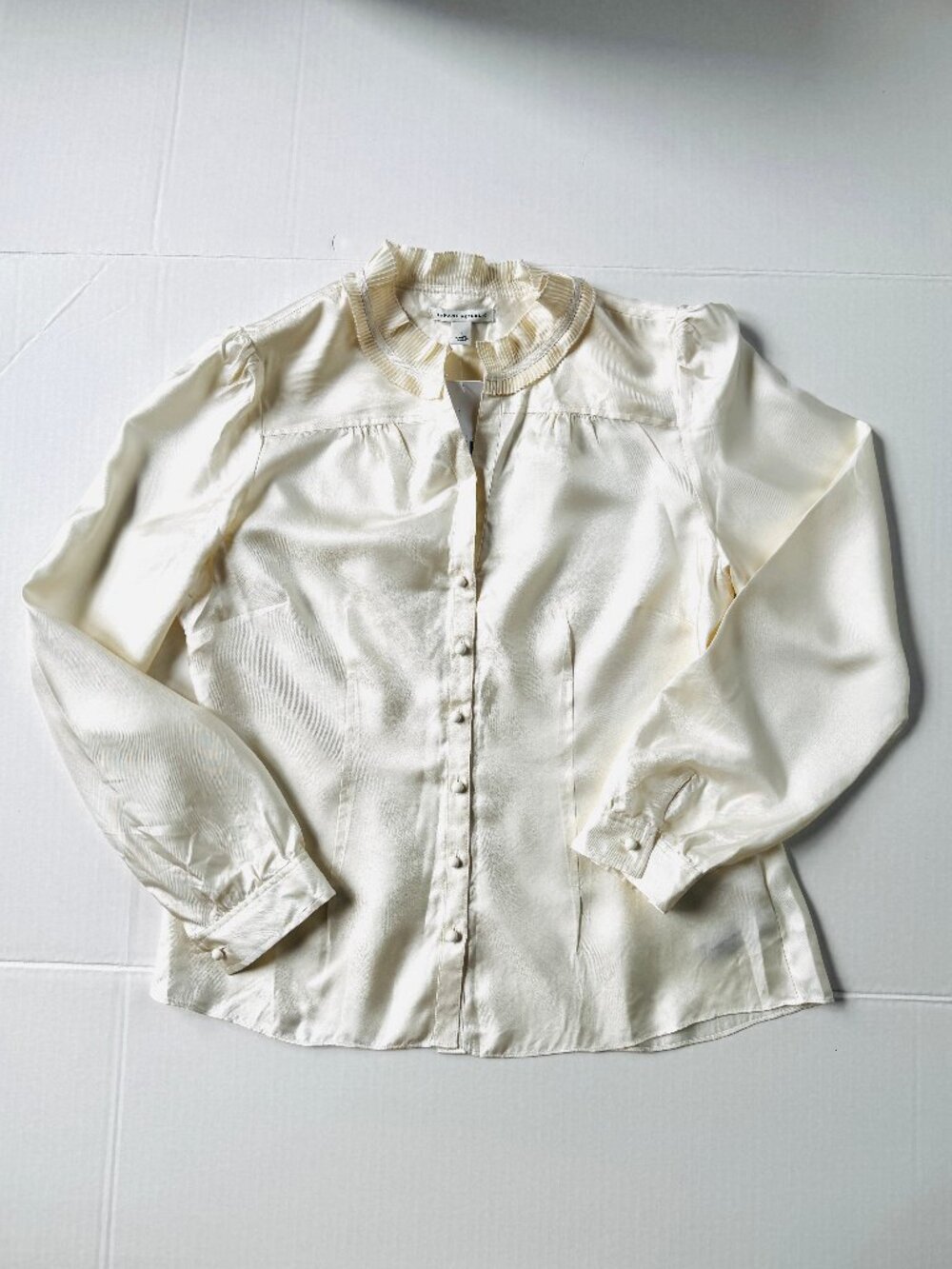Banana Republic Pleated-Collar Blouse Ivory Cream Silk Button Front Large NWT